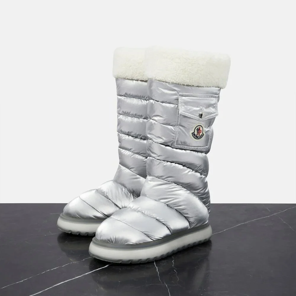 Moncler Gaia down snow boots logo-adorned ,snap-buttoned flap pockets Size 37 - Picture 5 of 16